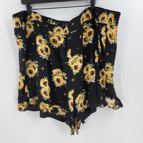 Torrid Black Ruffle Sunflower Shorts 5 